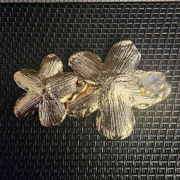 Five Petal Daisy Drop Earrings - Picture 6 of 7